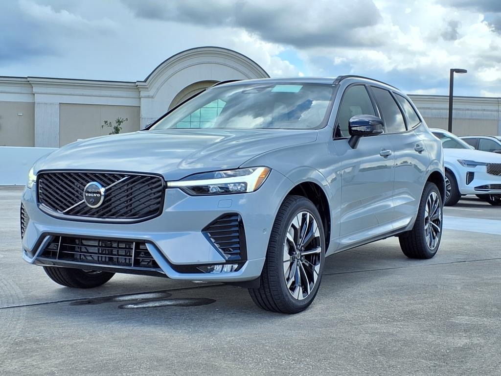 2026 Volvo XC60 Plus - Photo 3