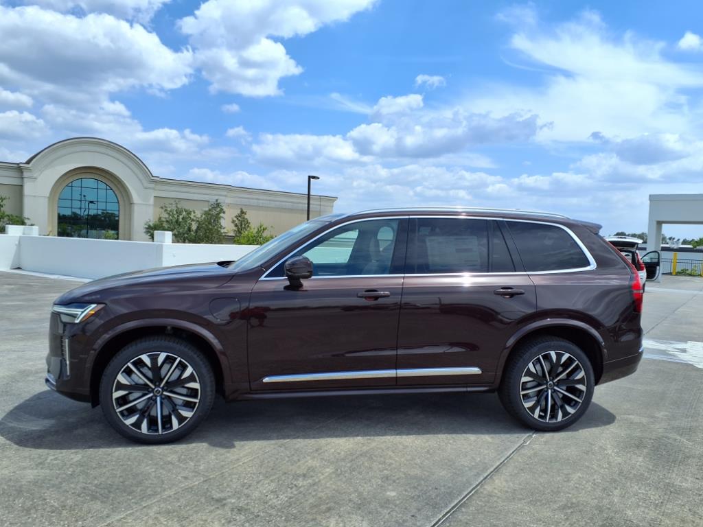 2025 Volvo XC90 T8 Core photo 4