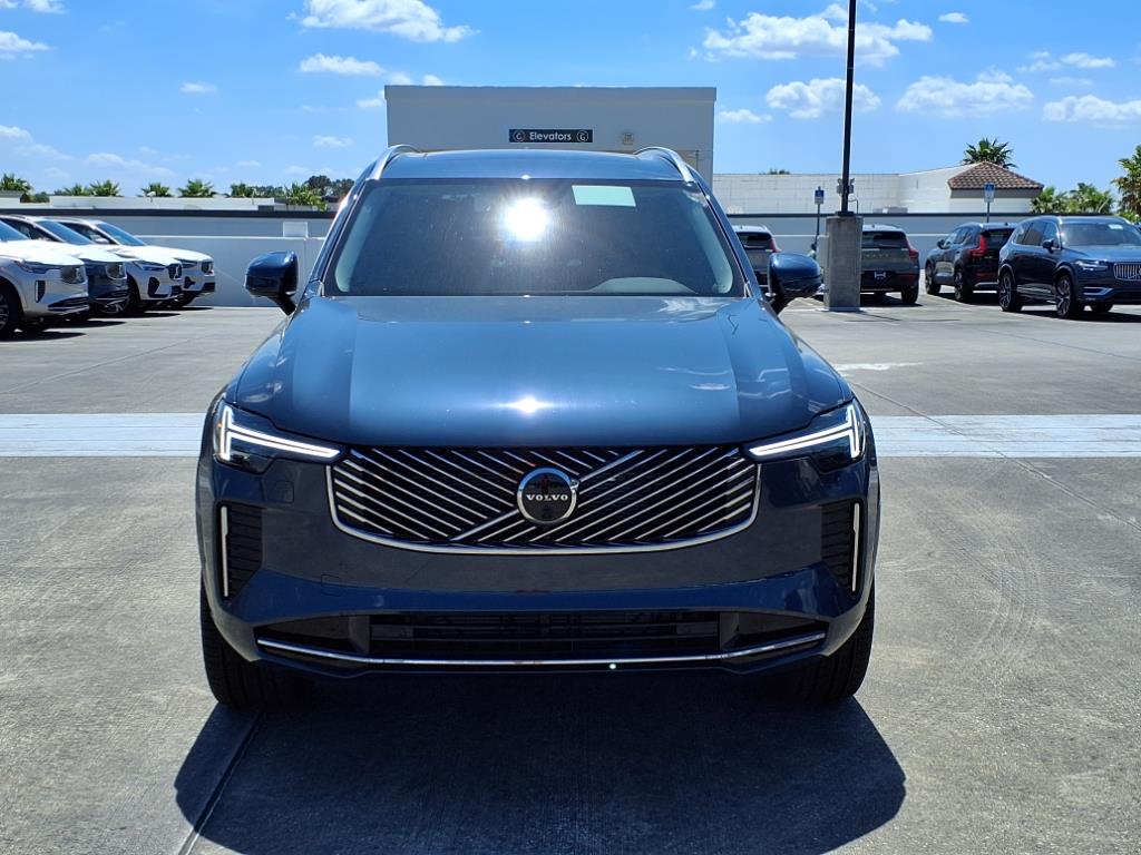 2025 Volvo XC90 B5 photo 2