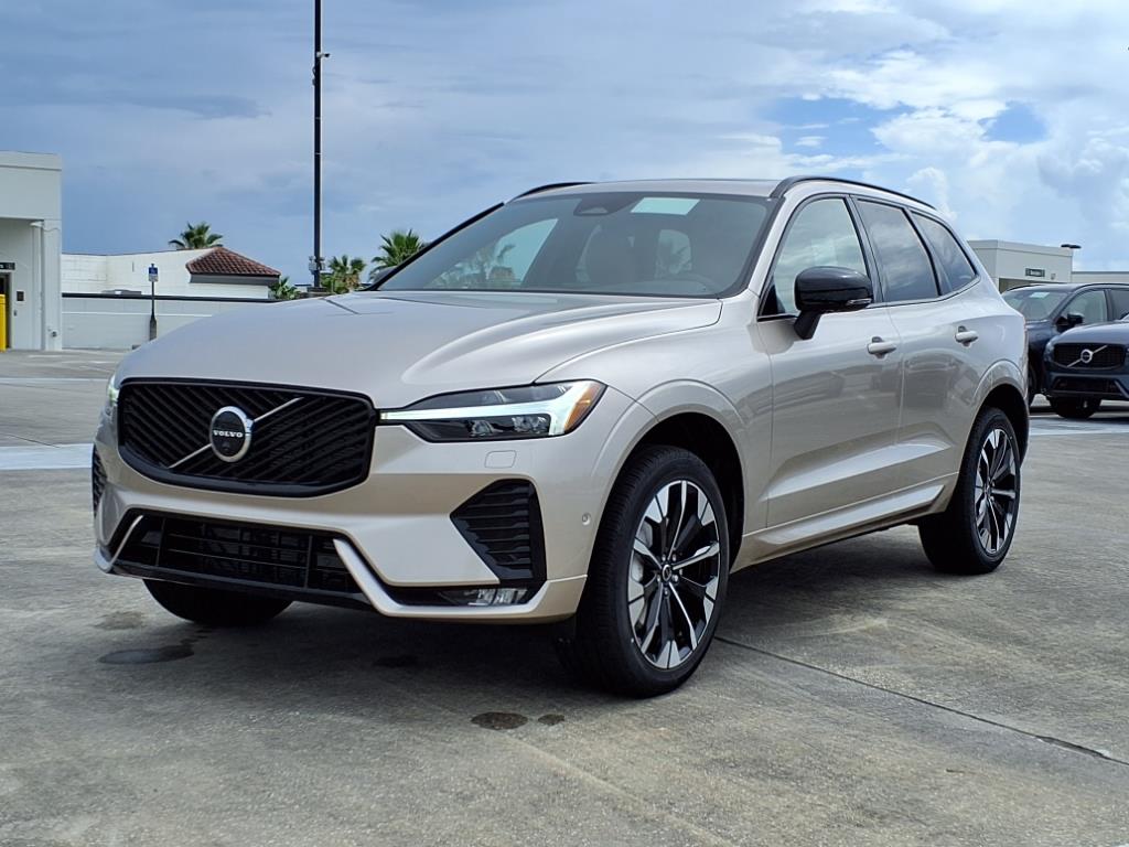 2026 Volvo XC60 B5 Plus photo 2