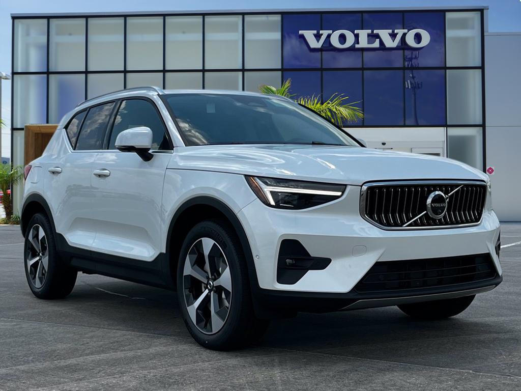 2025 Volvo XC40 SUV 