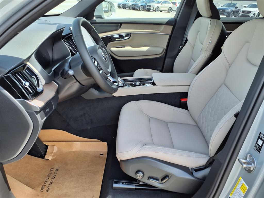 2026 Volvo XC90 Plus - Photo 13