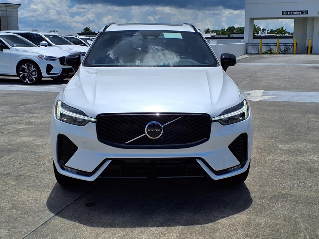 2026 Volvo XC60 B5 Core photo 2