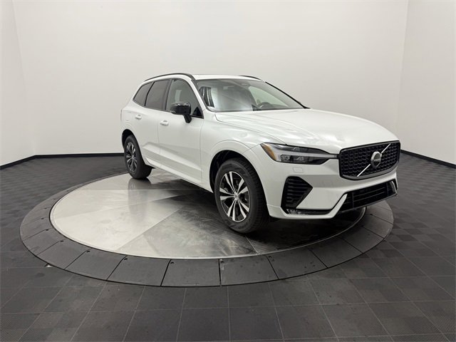 2025 Volvo XC60 B5 Core photo 2