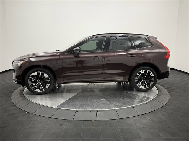 2026 Volvo XC60 Plus photo 3
