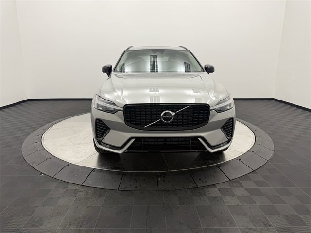2025 Volvo XC60 B5 Core photo 2