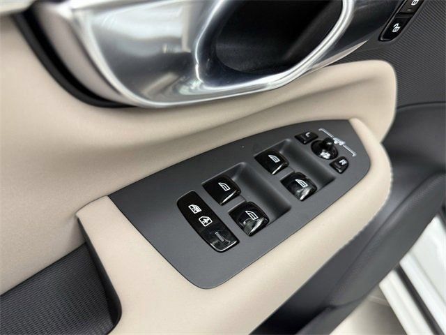 2026 Volvo XC90 Plus - Photo 11