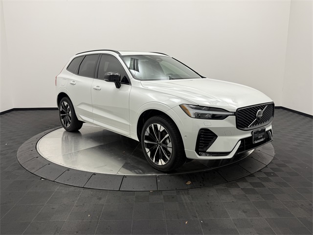 2026 Volvo XC60 Plus's photo
