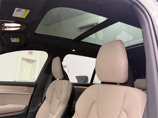 2026 Volvo XC90 Plus - Photo 15