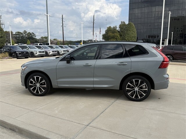 2024 Volvo XC60 B5 Ultimate photo 2