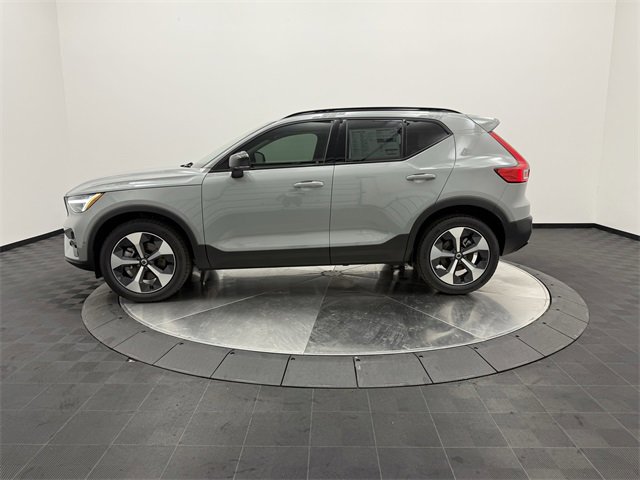 2026 Volvo XC40 Plus photo 4