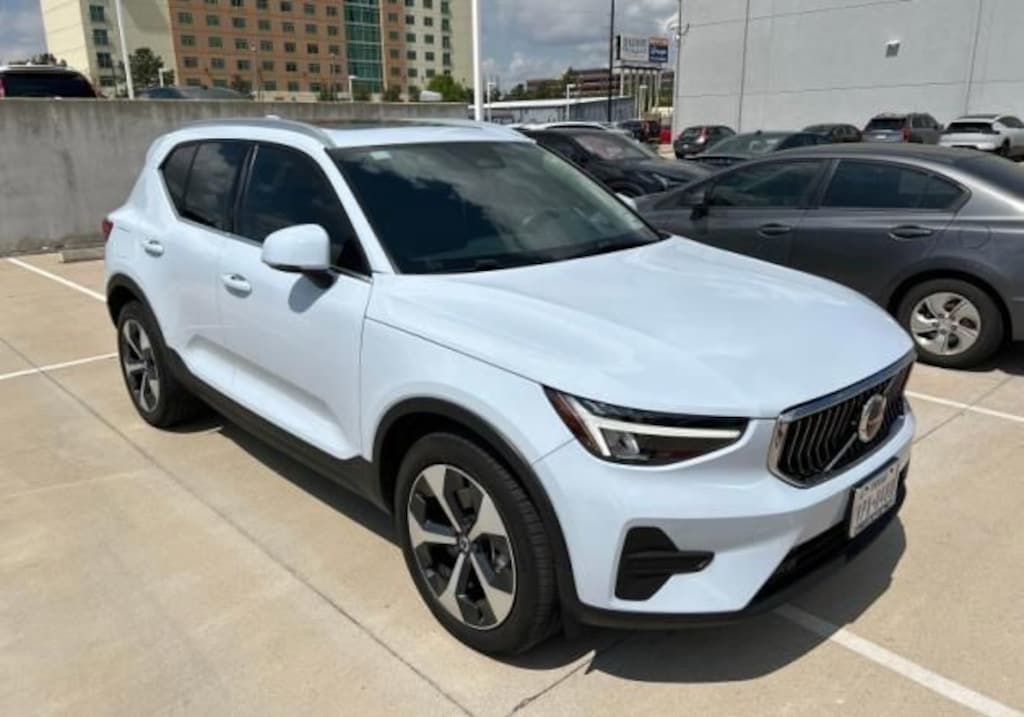 Certified 2024 Volvo XC40 B5 Core SUV