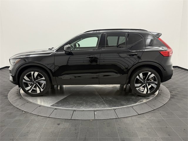 2025 Volvo XC40 AWD Plus photo 3