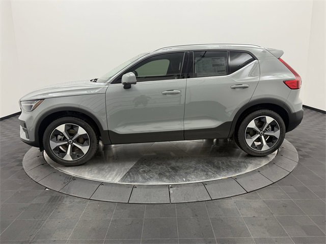 2025 Volvo XC40 Core photo 3