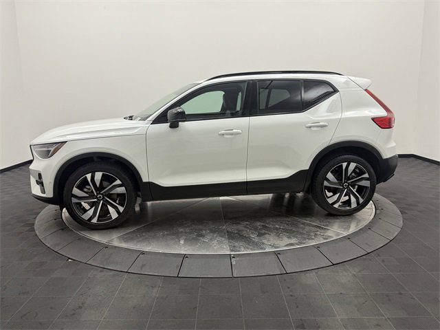 2025 Volvo XC40 AWD Plus photo 3