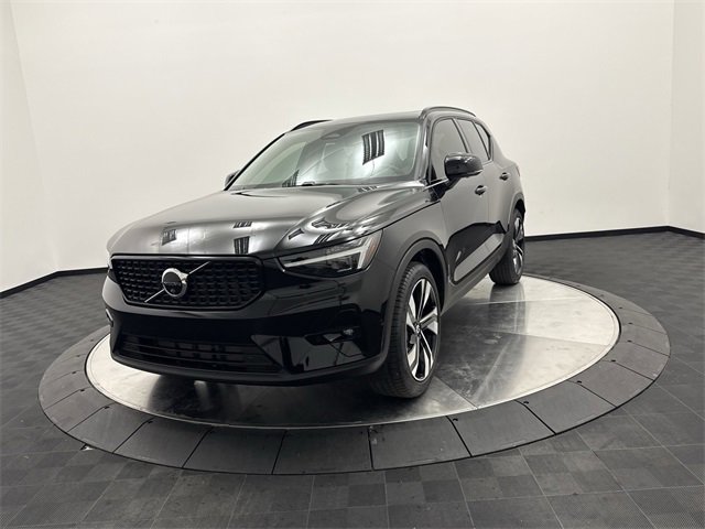 2026 Volvo XC40 photo 3