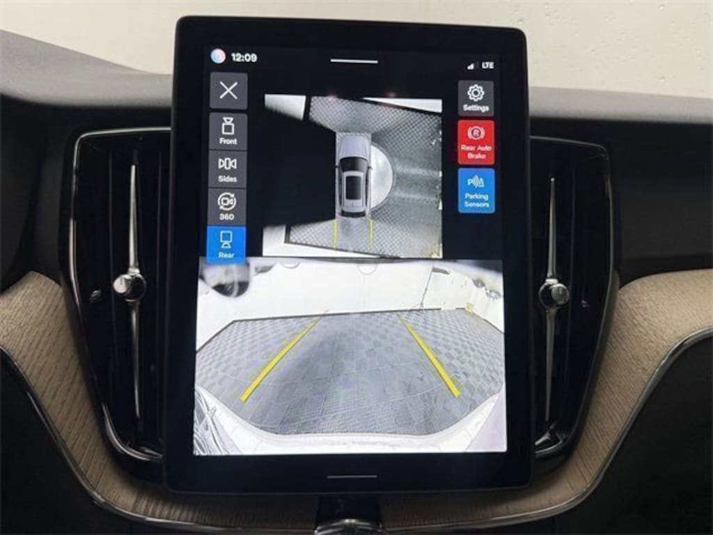 New 2026 Volvo XC60 B5 Plus SUV