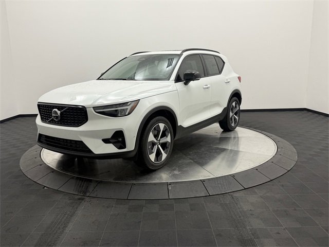 2026 Volvo XC40 Plus photo 2