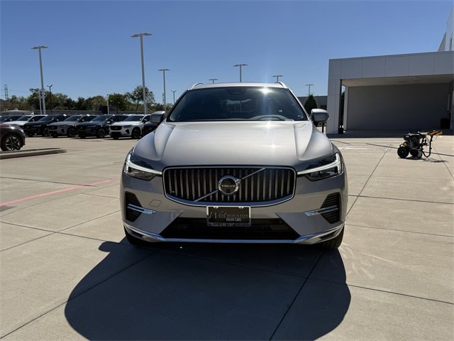 2023 Volvo XC60 Recharge Hybrid T8 eAWD Plus photo 2