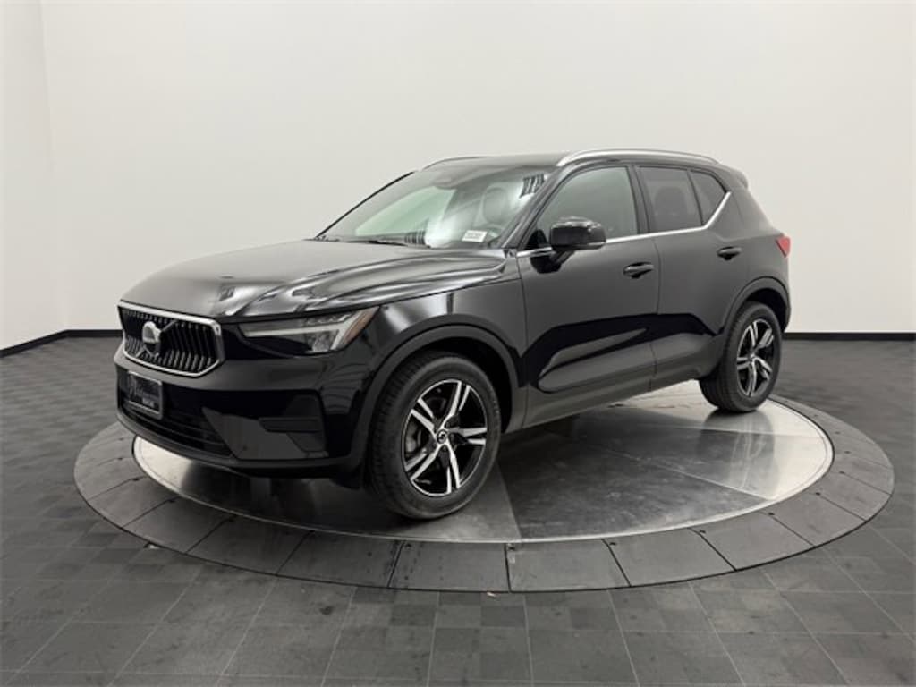 Certified 2025 Volvo XC40 Core Bright Theme B5 AWD Core Bright Theme