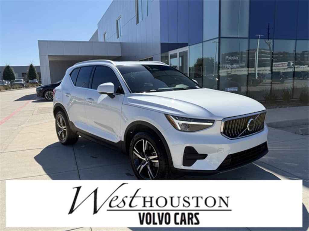 Certified 2025 Volvo XC40 B5 Core SUV