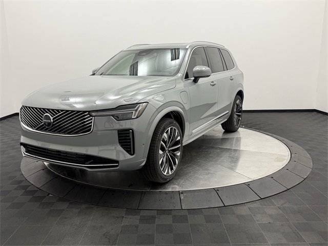 2026 Volvo XC90 T8 Plus photo 3