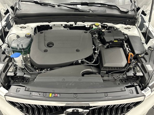 2025 Volvo XC40 Core photo 5