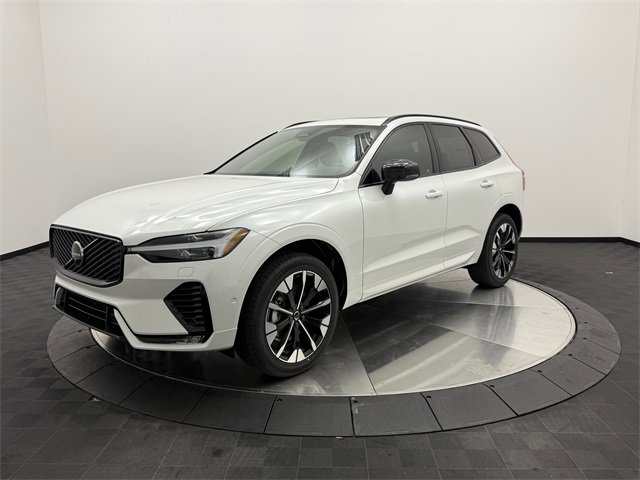 2026 Volvo XC60 B5 Plus photo 3