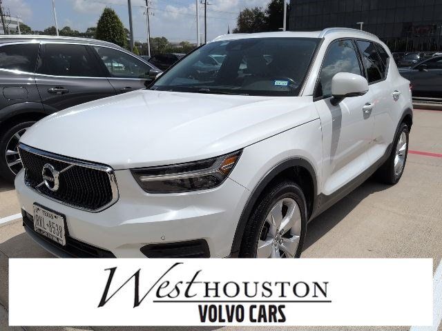 Used 2020 Volvo XC40 Momentum