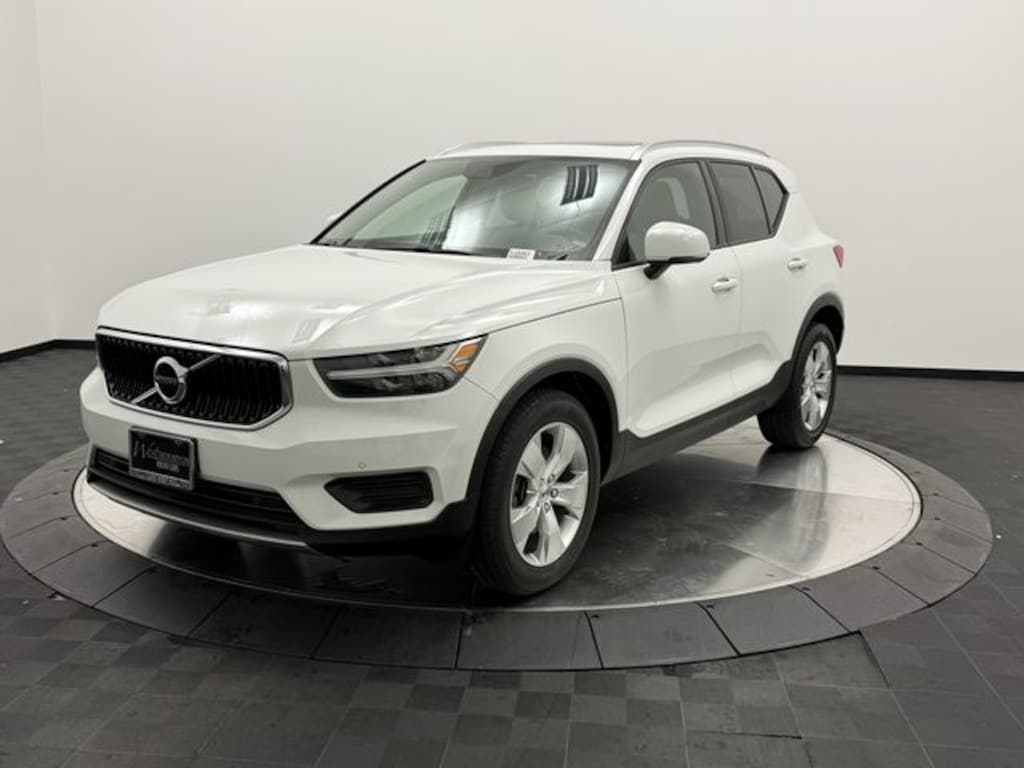 Used 2020 Volvo XC40 Momentum SUV