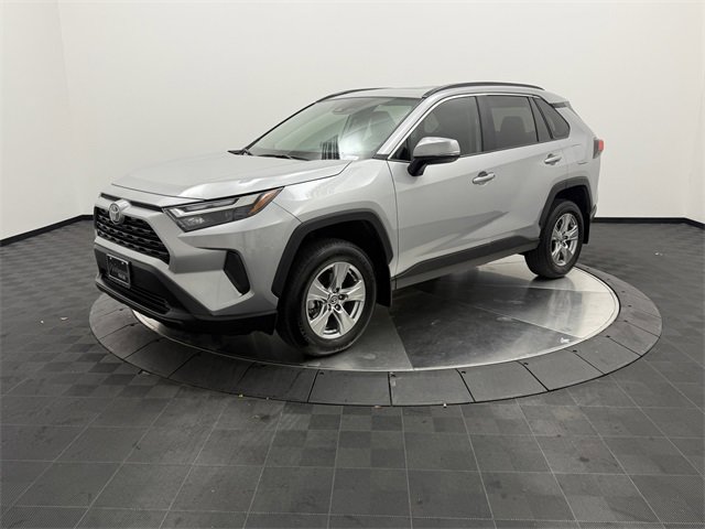 2023 Toyota RAV4 XLE photo 3