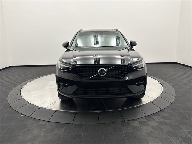 2026 Volvo XC40 photo 2