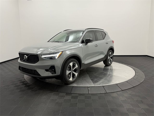 2026 Volvo XC40 Plus photo 3