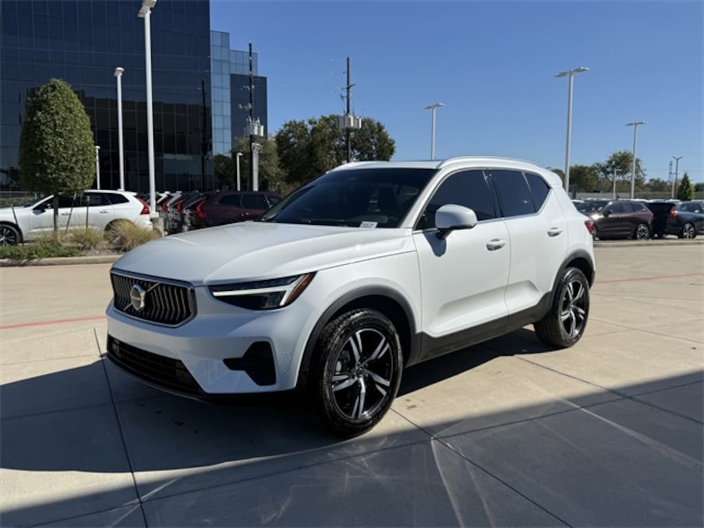 Certified 2025 Volvo XC40 B5 Core SUV