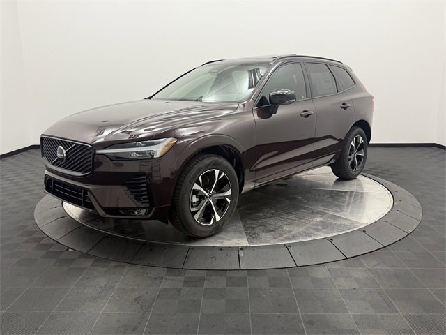 2026 Volvo XC60 B5 Core photo 2