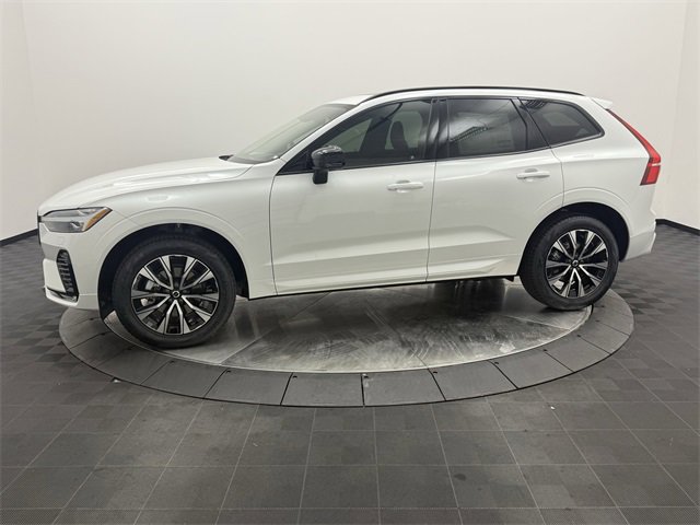 2025 Volvo XC60 B5 Core photo 4