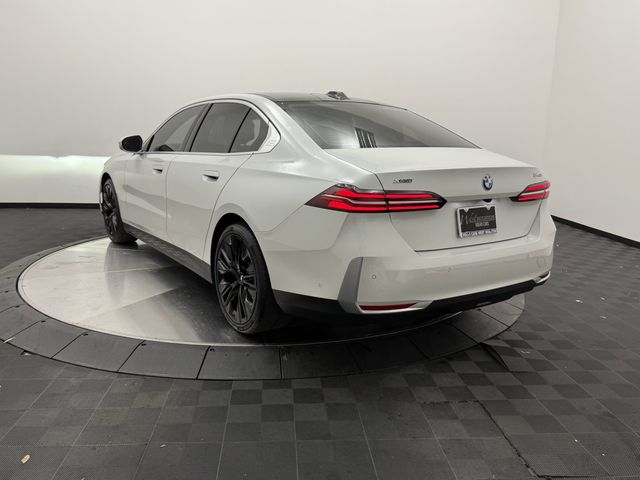2025 BMW 5 Series 540i - Photo 6