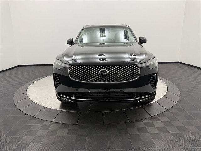 2025 Volvo XC90 Core photo 2