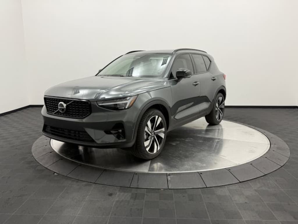 New 2026 Volvo XC40 B5 Ultra SUV