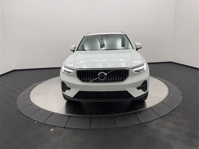 2025 Volvo XC40 Core photo 2