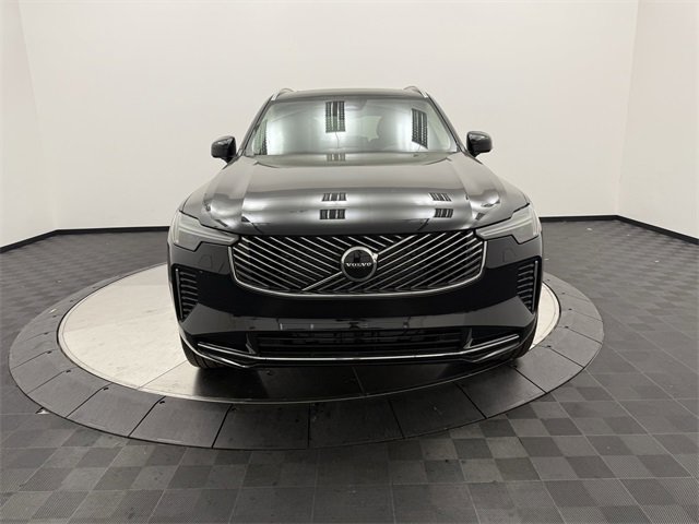 2025 Volvo XC90 Core photo 2