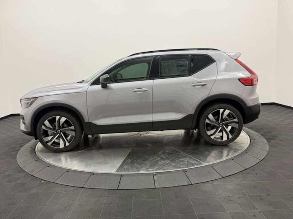 New 2026 Volvo XC40 B5 Ultra SUV