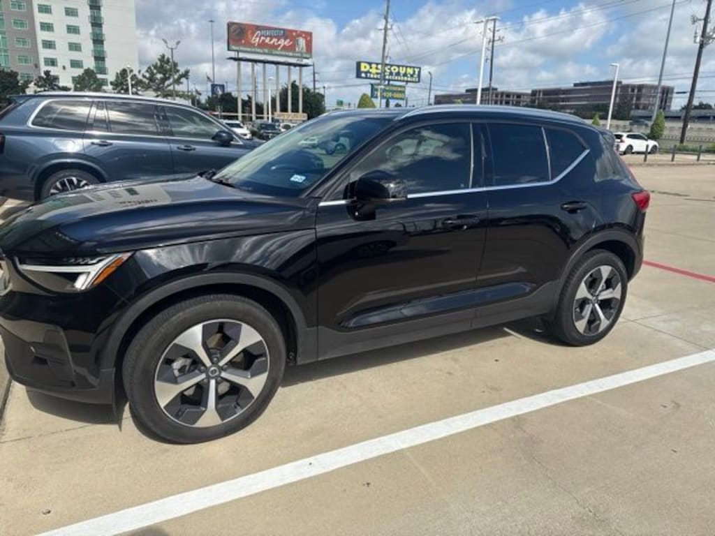 Certified 2024 Volvo XC40 B5 Core SUV