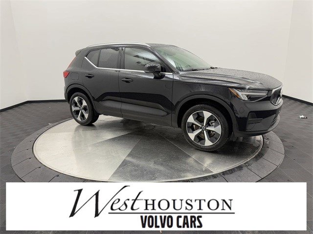 2025 Volvo XC40 B5 Core Bright Theme