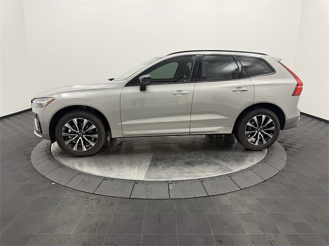 2025 Volvo XC60 B5 Core photo 4