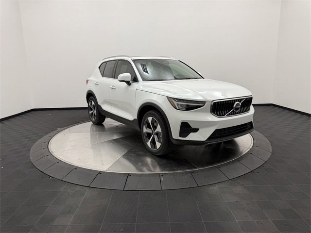 2025 Volvo XC40 Core photo 2