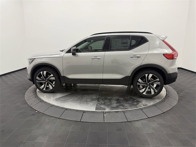 2025 Volvo XC40 Plus photo 3