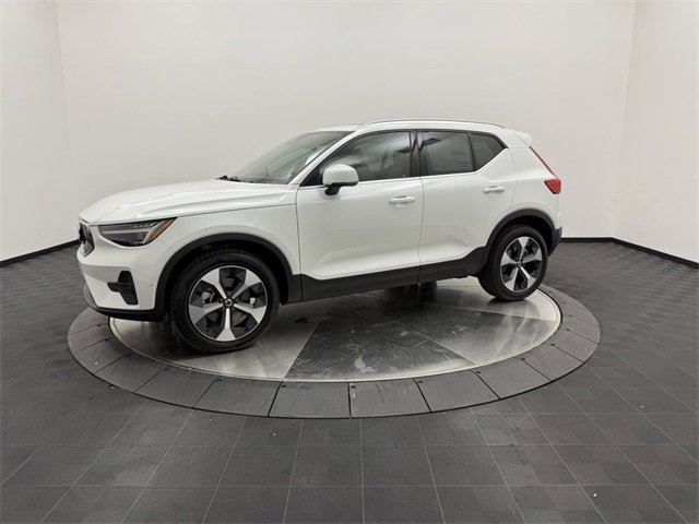 2025 Volvo XC40 Plus photo 4