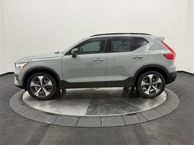 2026 Volvo XC40 Plus photo 3