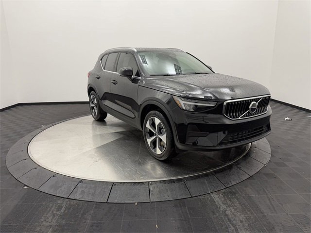 2025 Volvo XC40 Core photo 2